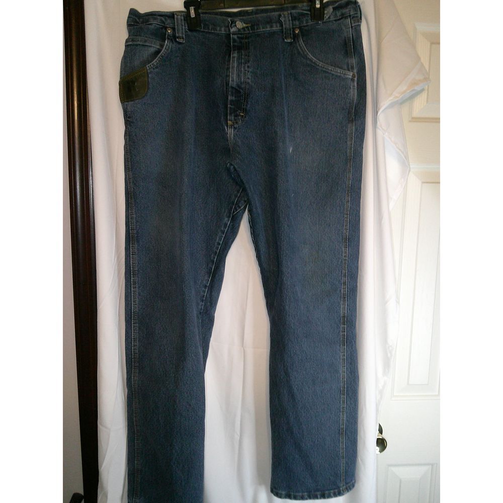 Wrangler Classic Straight Leg‎ Denim Jeans Medium Wash Casual Comfort Fit 40x32